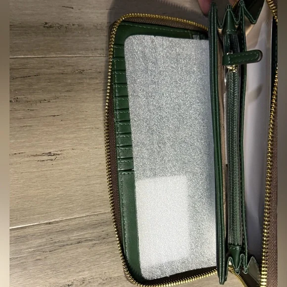 Michael Kors Wallet - Picture 5 of 6